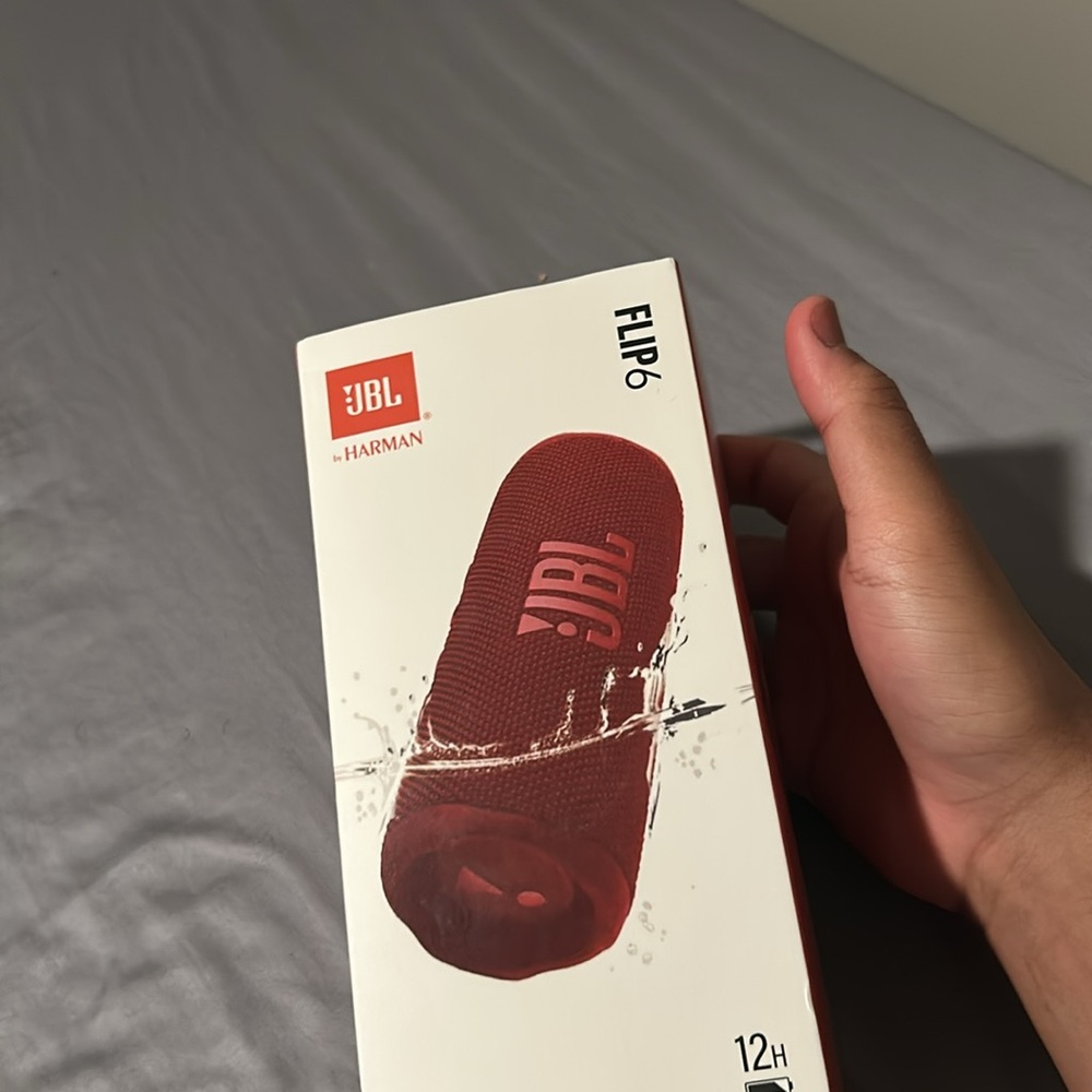 Red JBL Flip 6
